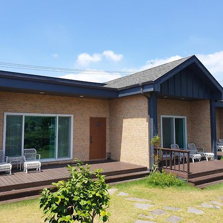 Wind Jeju Cafe & Pension Согвіпо Екстер'єр фото