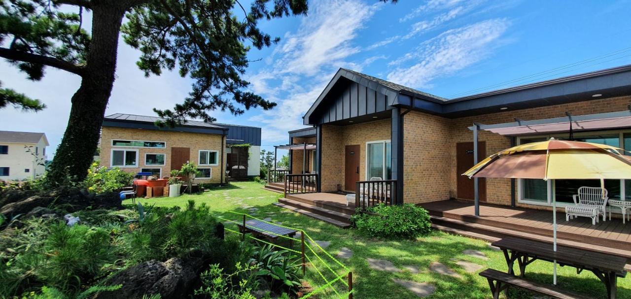 Wind Jeju Cafe & Pension Согвіпо Екстер'єр фото