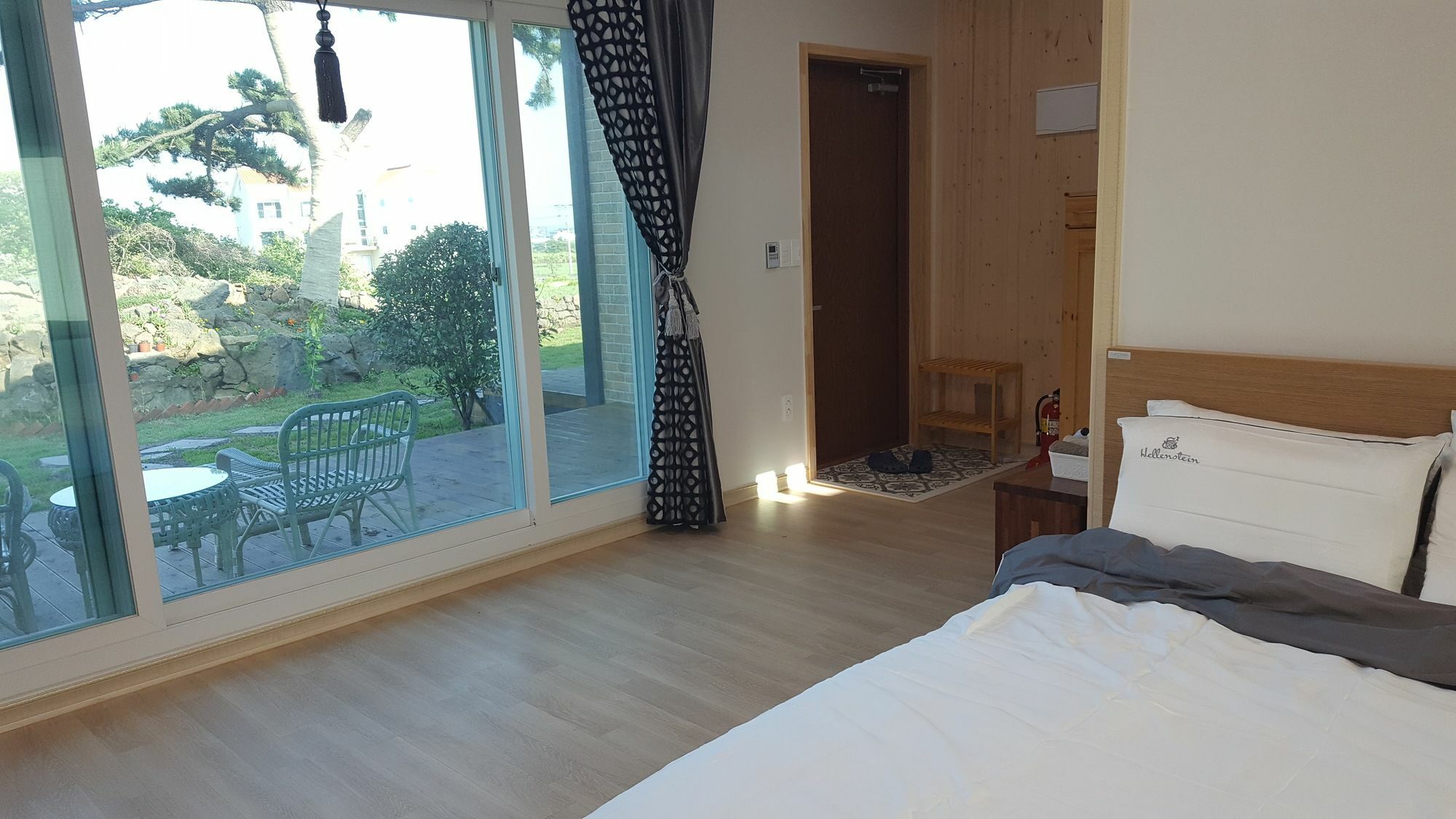 Wind Jeju Cafe & Pension Согвіпо Екстер'єр фото