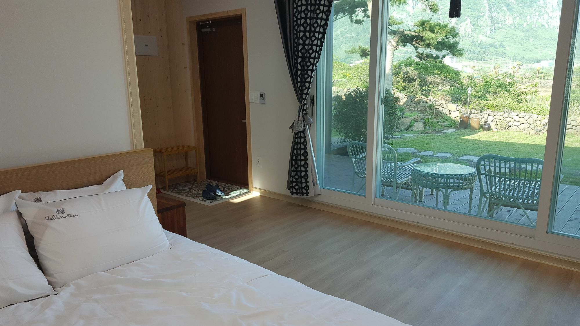 Wind Jeju Cafe & Pension Согвіпо Екстер'єр фото