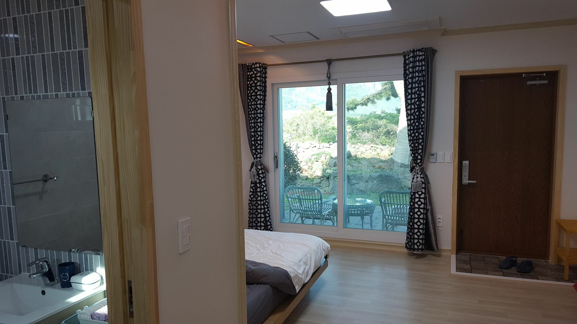 Wind Jeju Cafe & Pension Согвіпо Екстер'єр фото